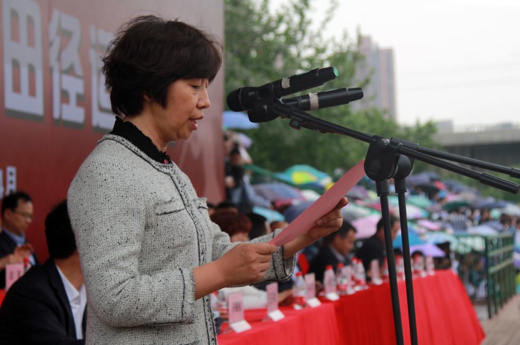 院长张晓云宣布本届春季田径运动会闭幕