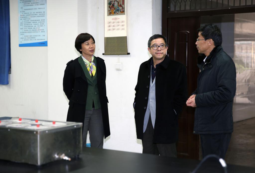 倪阳生会长考察我院化工实训基地