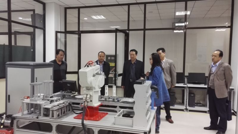 杨凌职业技术学院赵曼书记一行参观欧姆龙实训室