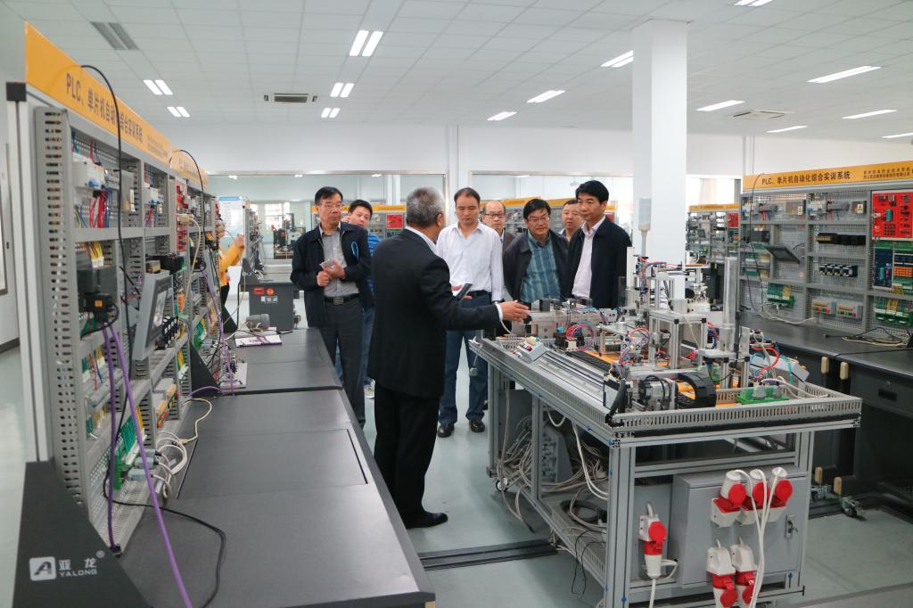 崔岩书记一行根据会议安排参观了常州