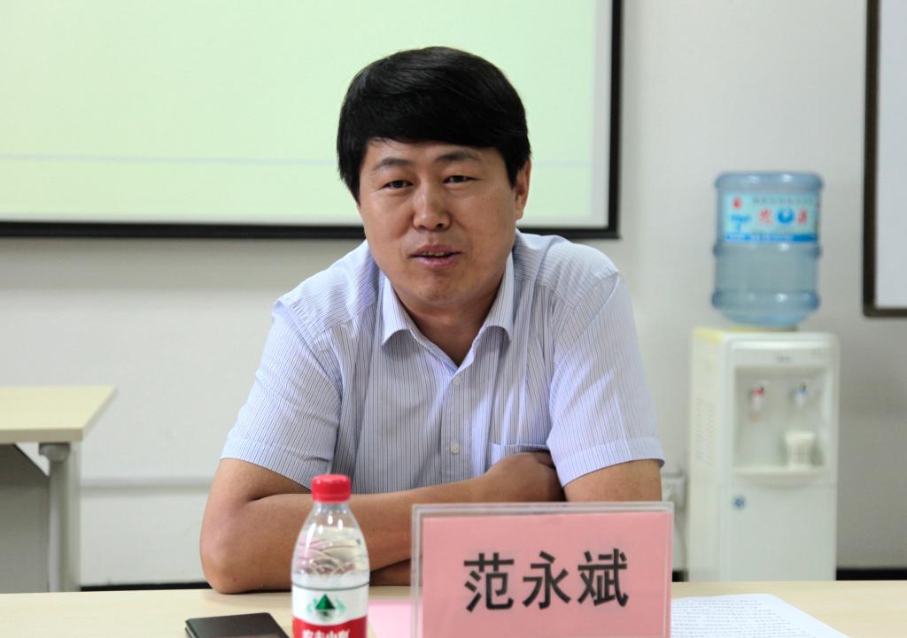 省教育厅高等教育处处长范永斌在开幕式上发表讲话