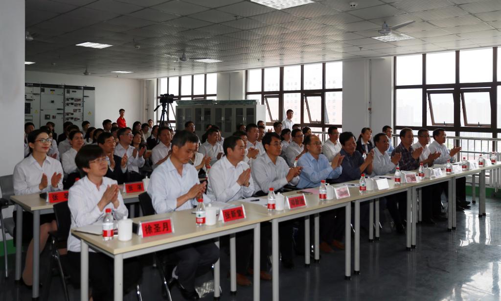 党政办、人事处、教务处、科研处、就业处、机械学院、数控学院等部门负责同志,陕西机电职院领导班子成员、教师代表参加仪式