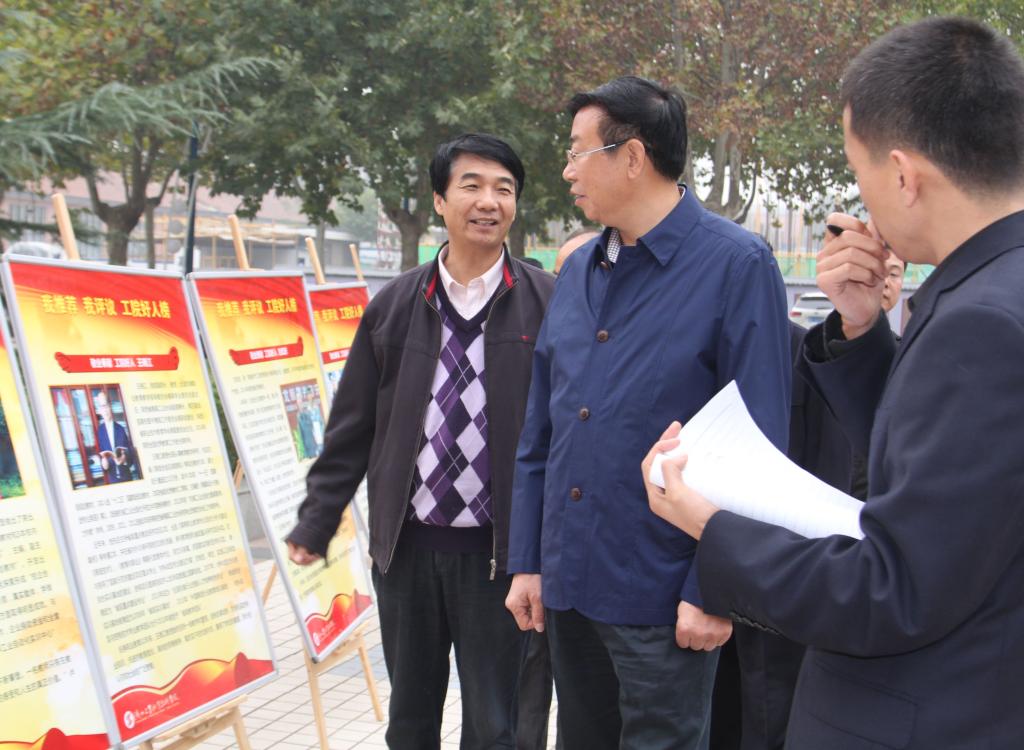 贺书田书记一行