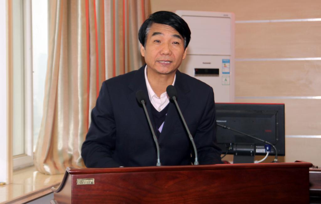 党委书记崔岩致辞