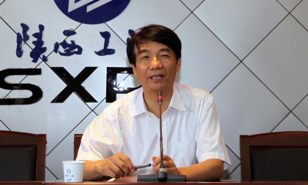 党委书记崔岩主持报告会