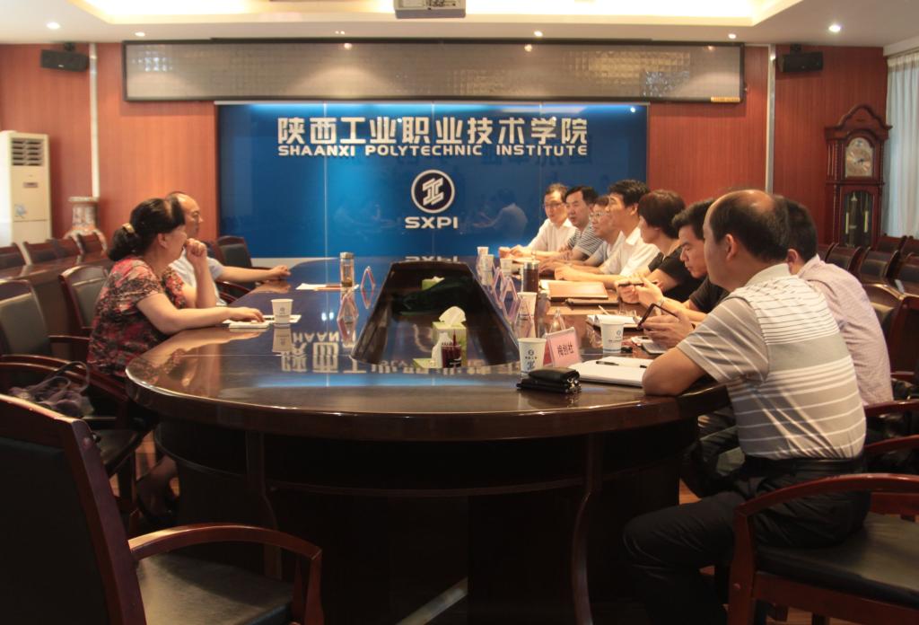 高教工委调研员梁爱芳