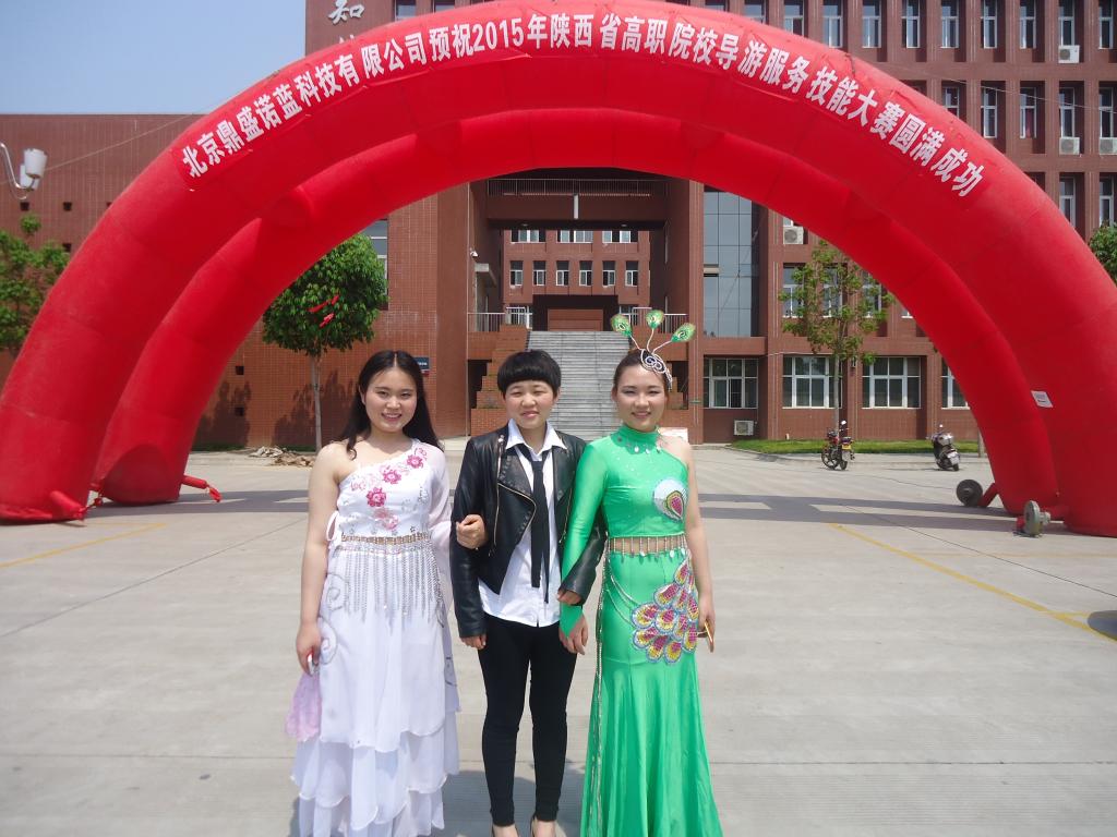 英文组选手左到右郭维婷徐甜甜姚娇