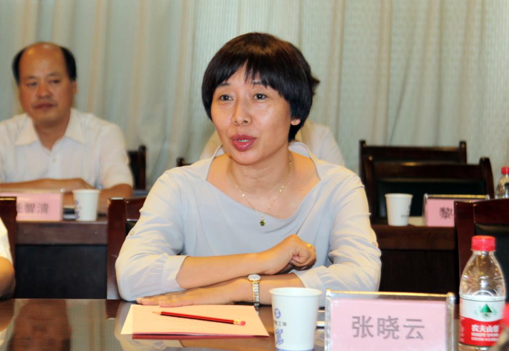 院长张晓云汇报学院有关情况