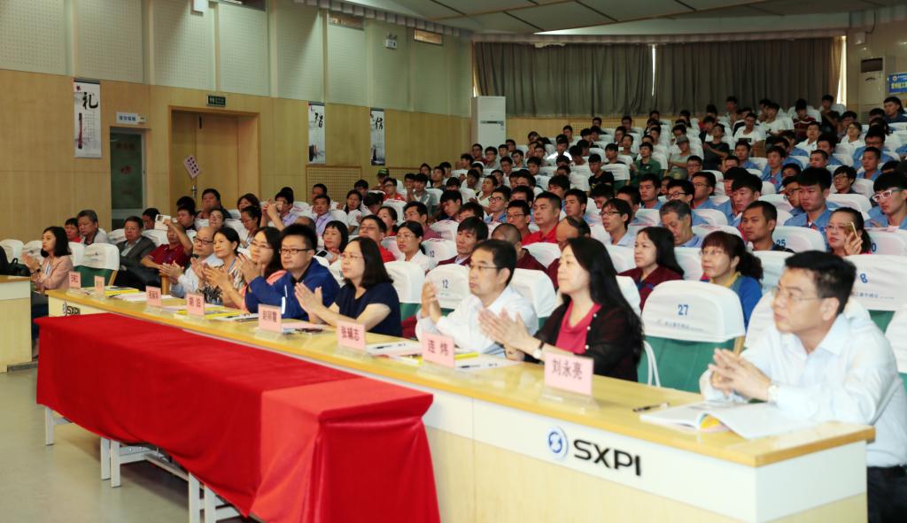 省教育厅和行指委的有关领导,我院相关部门负责同志,各参赛院校的领导、领队,全体参赛选手、裁判员及企业代表400余人参加开幕式