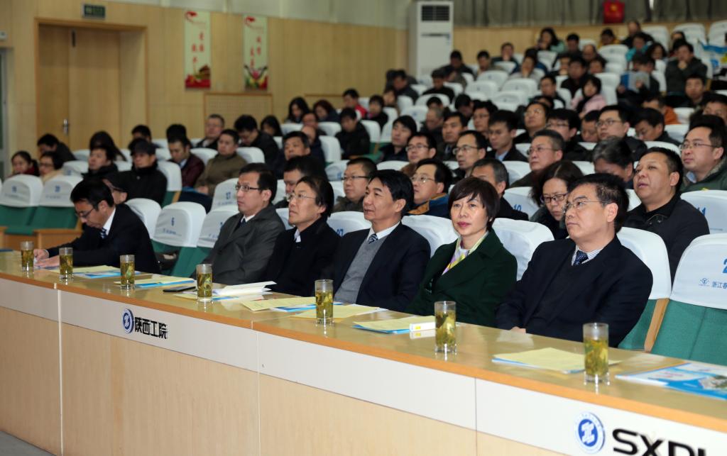 学院领导出席会议