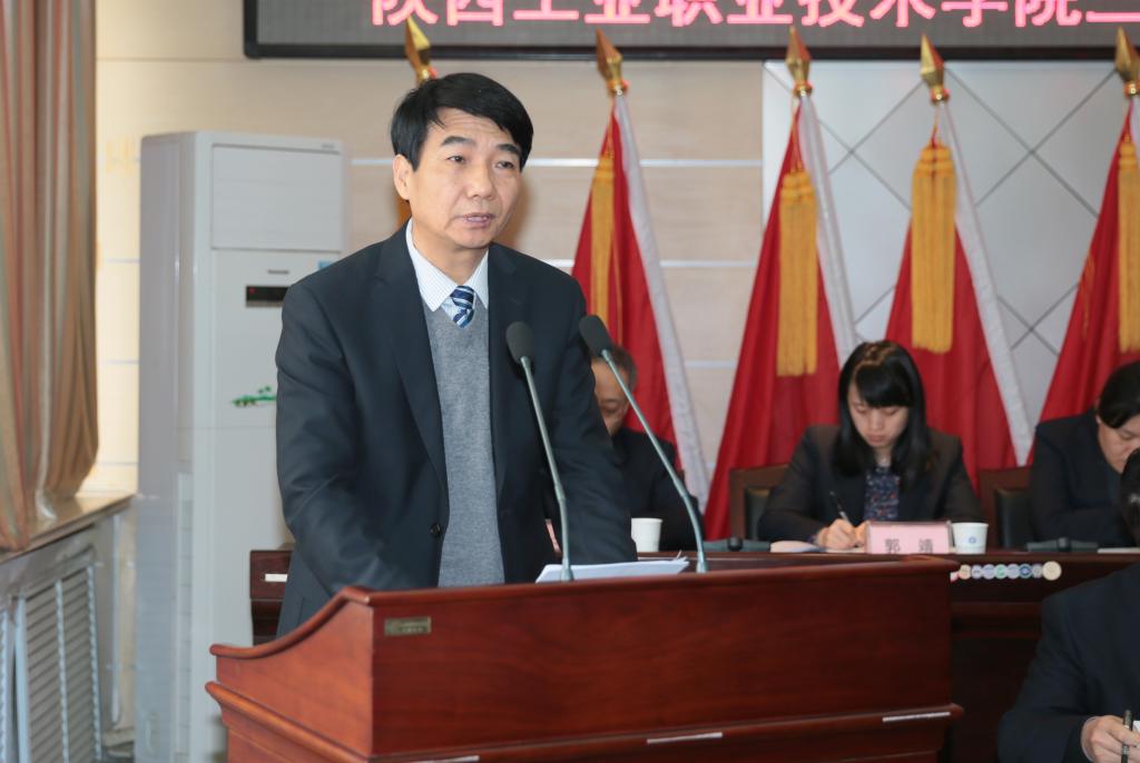 党委书记崔岩发表讲话