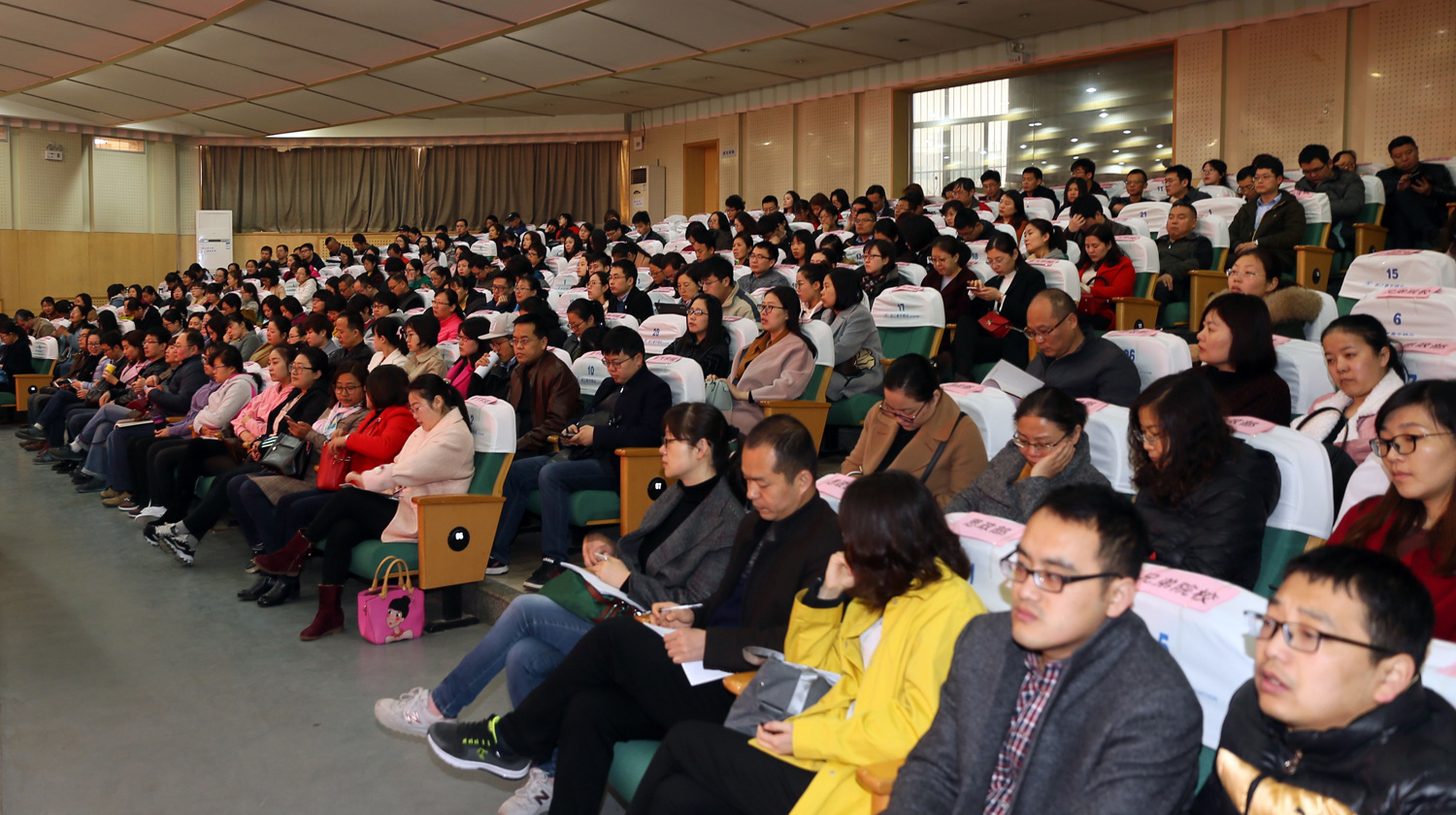 我院400余名青年教师参加培训