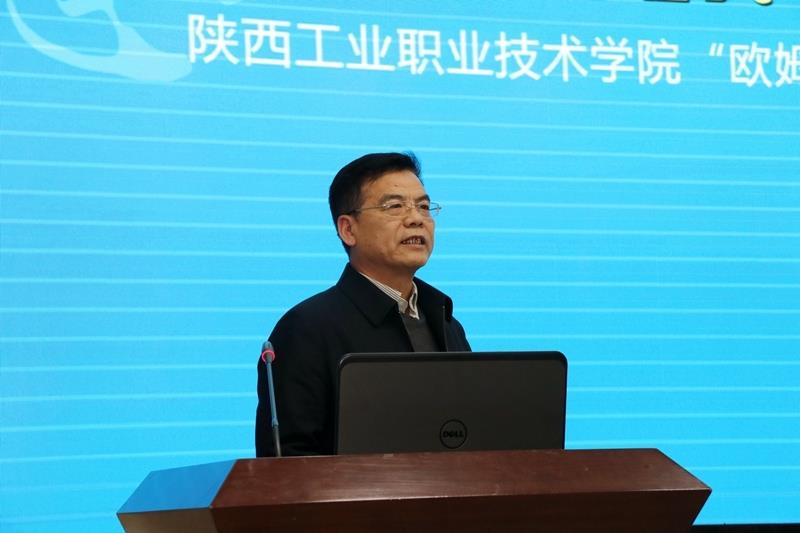 党委副书记、副院长刘永亮做《立德树人融贯始终 校企共育彰显特色》的经验交流