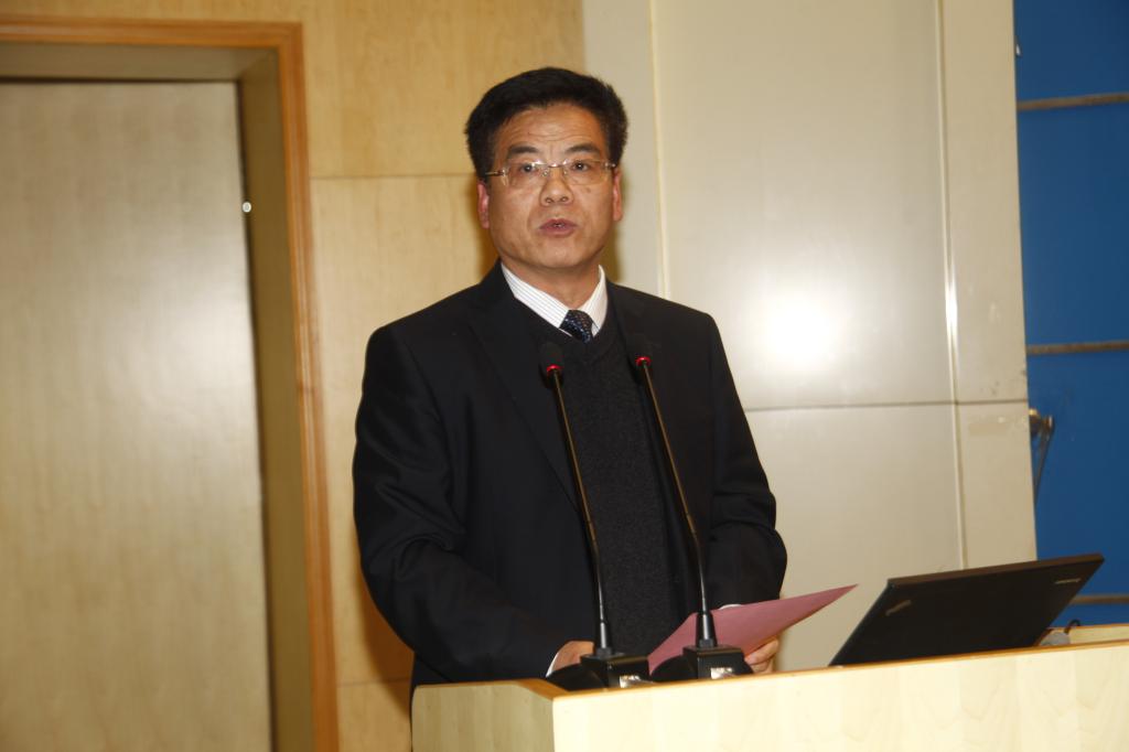 院党委副书记、副院长刘永亮同志宣读表彰决定