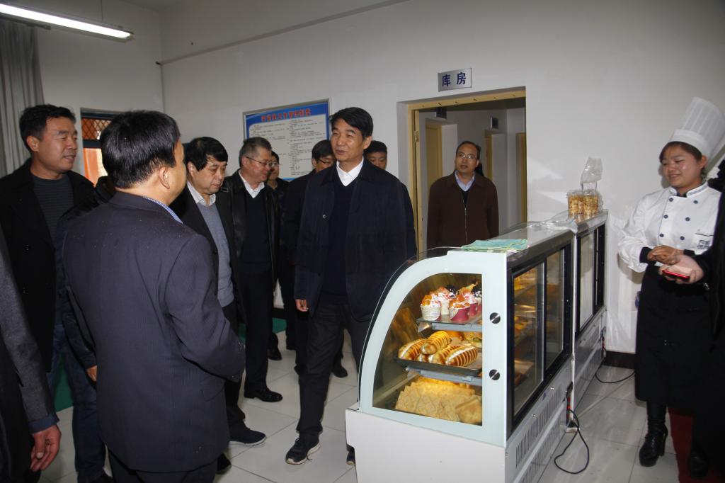 我院扶贫工作组一行实地考察礼泉县职教中心试验场所