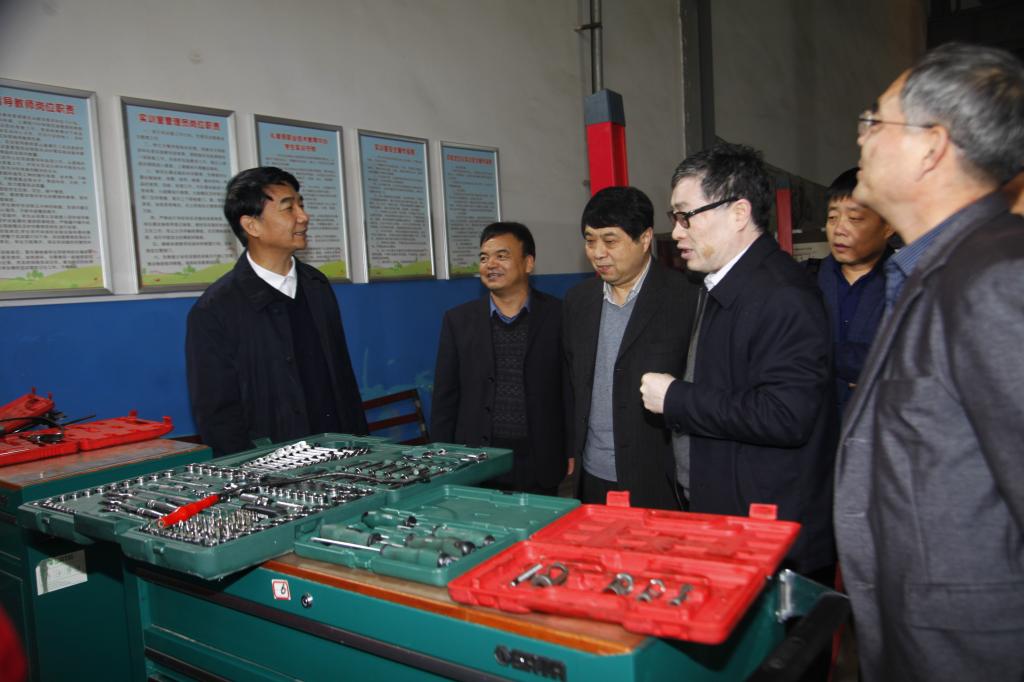 我院扶贫工作组一行实地考察礼泉县职教中心试验场所