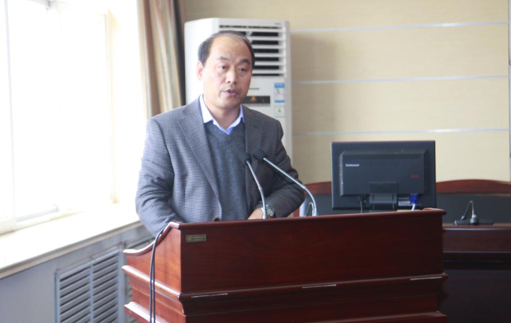 副院长梅创社主持会议