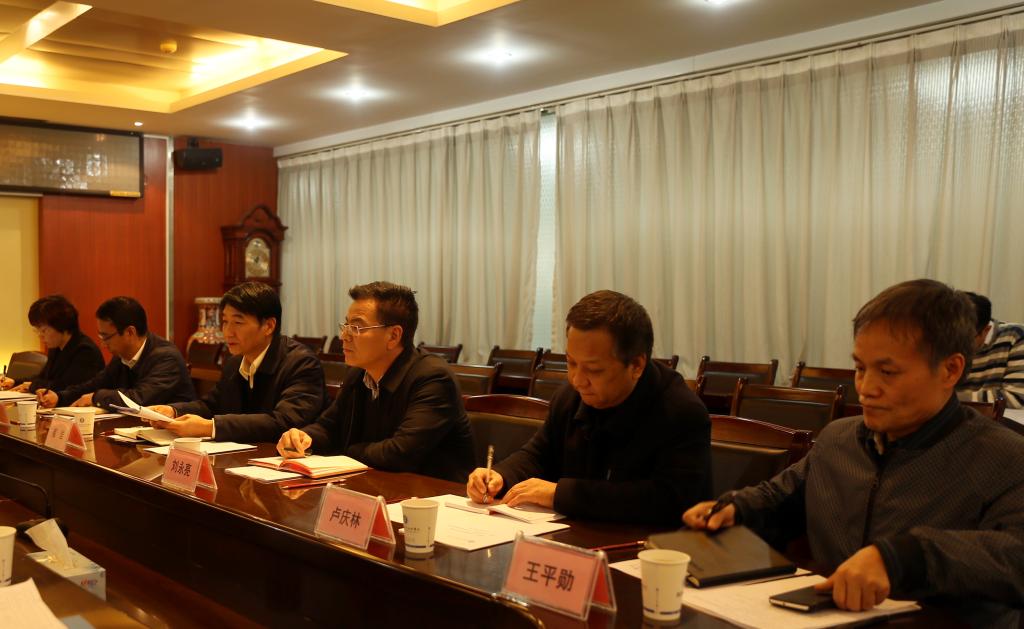 学院领导、党委委员参加汇报会