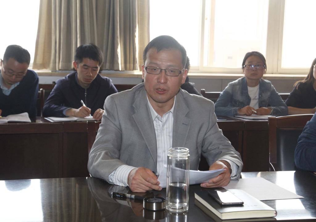 副院长杨卫军宣读学院党委《关于开展“思政课教师大练兵”活动的实施方案》