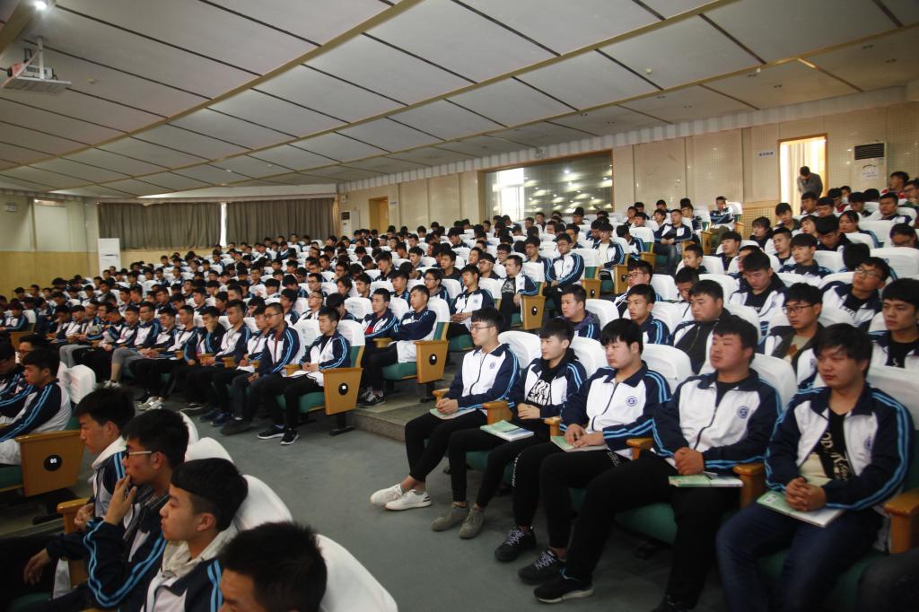 第二届台达班全体学员、2017级数控学院学生参加会议