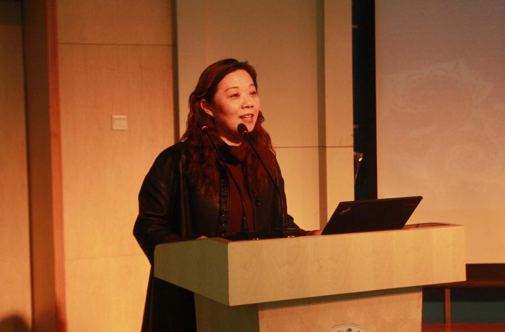 袁丰华《立德树人 匠心筑梦 》