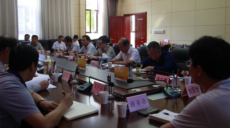 扶贫办副主任汤永强、物流、汽车学院院长李选芒、继续教育中心主任韩伟、教务处副处长刘军旭、电气工程学院副院长刘引涛及党政办公室相关人员参加会议。