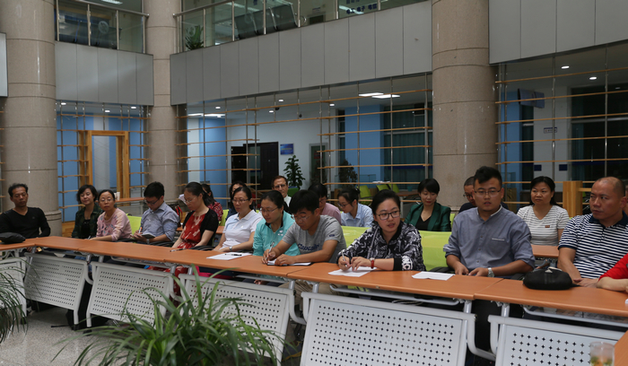 各二级学院(部)的50名教师代表参加座谈