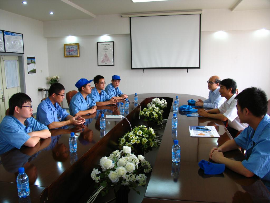 崔岩院长一行与毕业生进行座谈