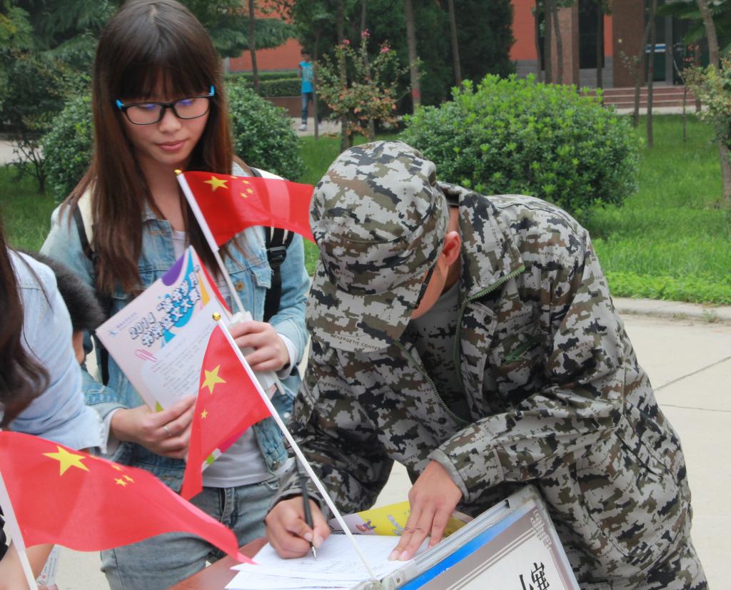 现场报名参与书评活动