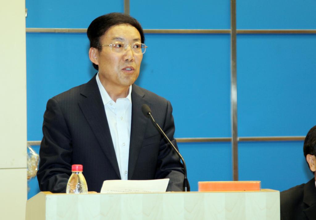 党委副书记王天哲宣读获奖名单