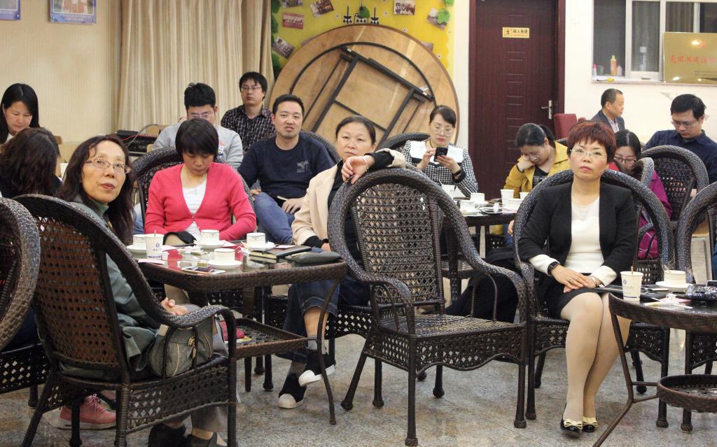 工会主席刘文青,工会委员、工会干部50余人参加分享会