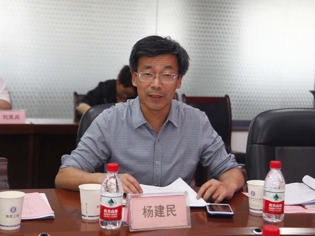 科研处处长杨建民汇报我院科技创新工作