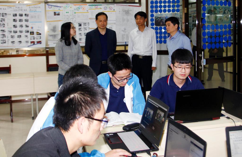 王秉琦副部长深入欧姆龙订单班课堂