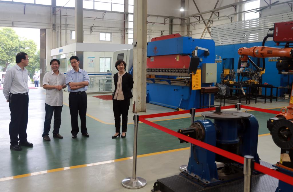 葛维威副司长考察焊接技术实训基地