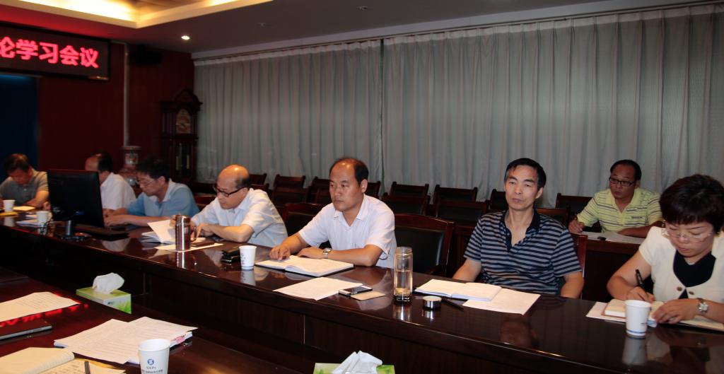 党委中心组全体成员参加了学习