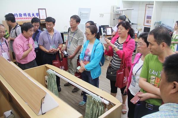 参观圣约翰大学声控项目成果