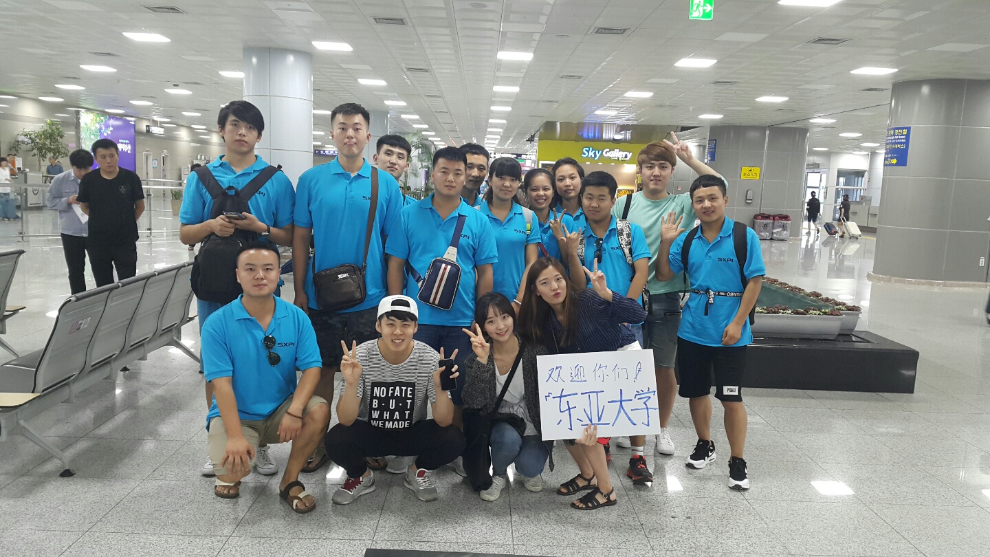 韩国学生到机场迎接我院学生交流团