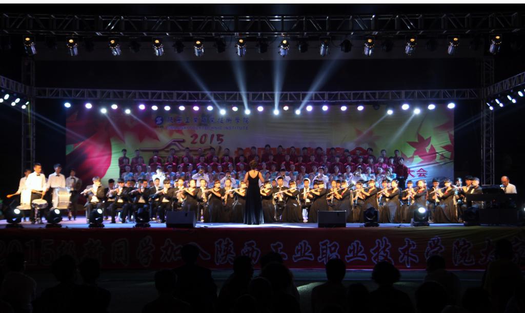 大合唱《校歌》