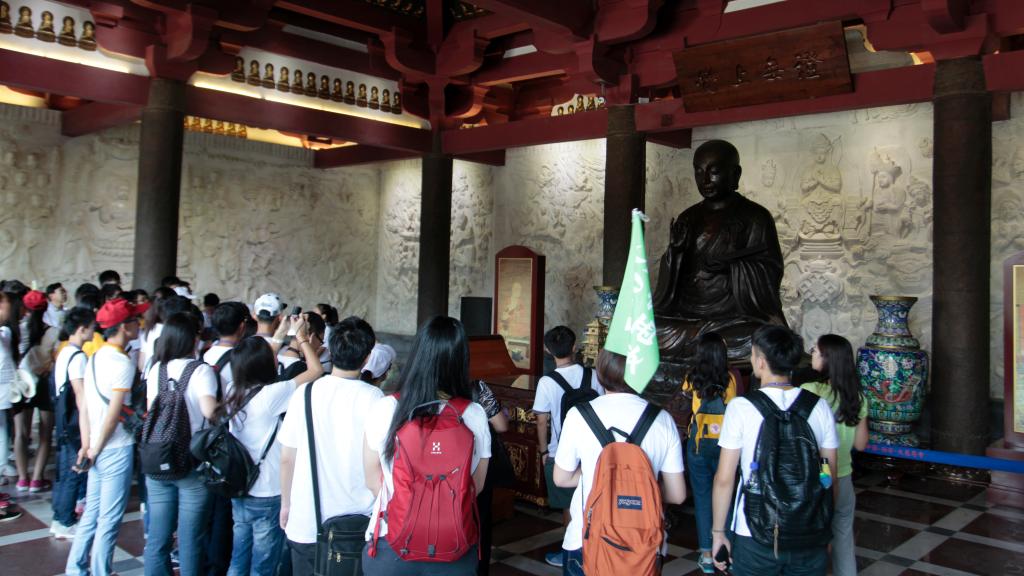 研习营全体师生参观大雁塔