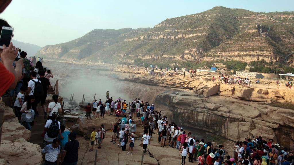 研习营一行黄河壶口瀑布观光