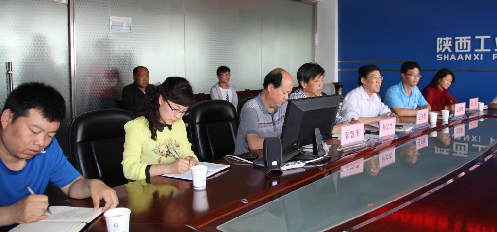 学生处、二级学院党总支书记、学工办主任代表和学生代表参加会议