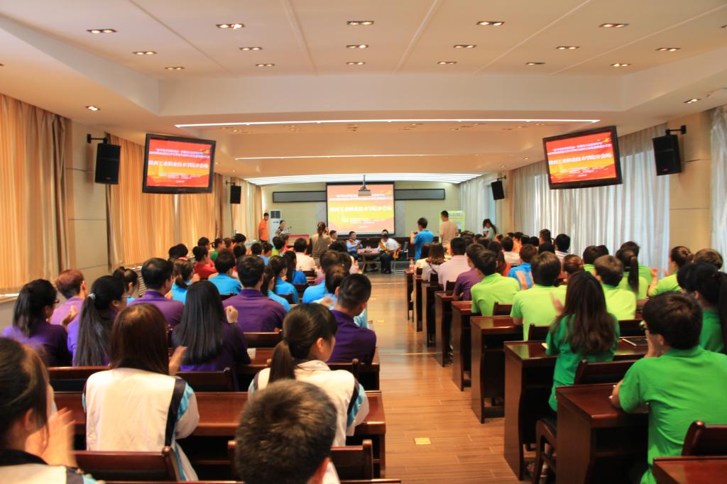 2015年陕西高校大学毕业生建功立业先进事迹报告会在我院举行