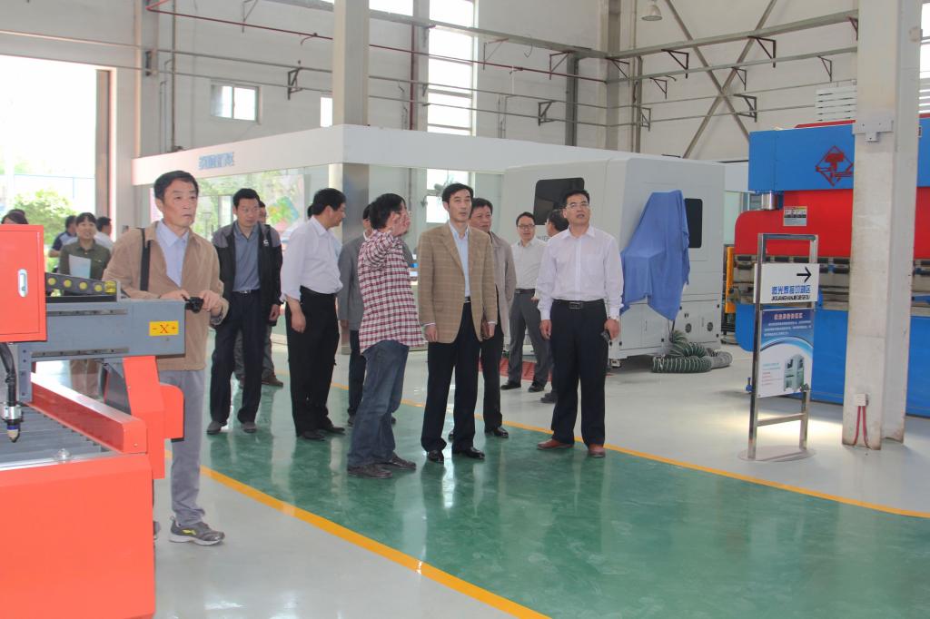 胡龙延书记一行参观