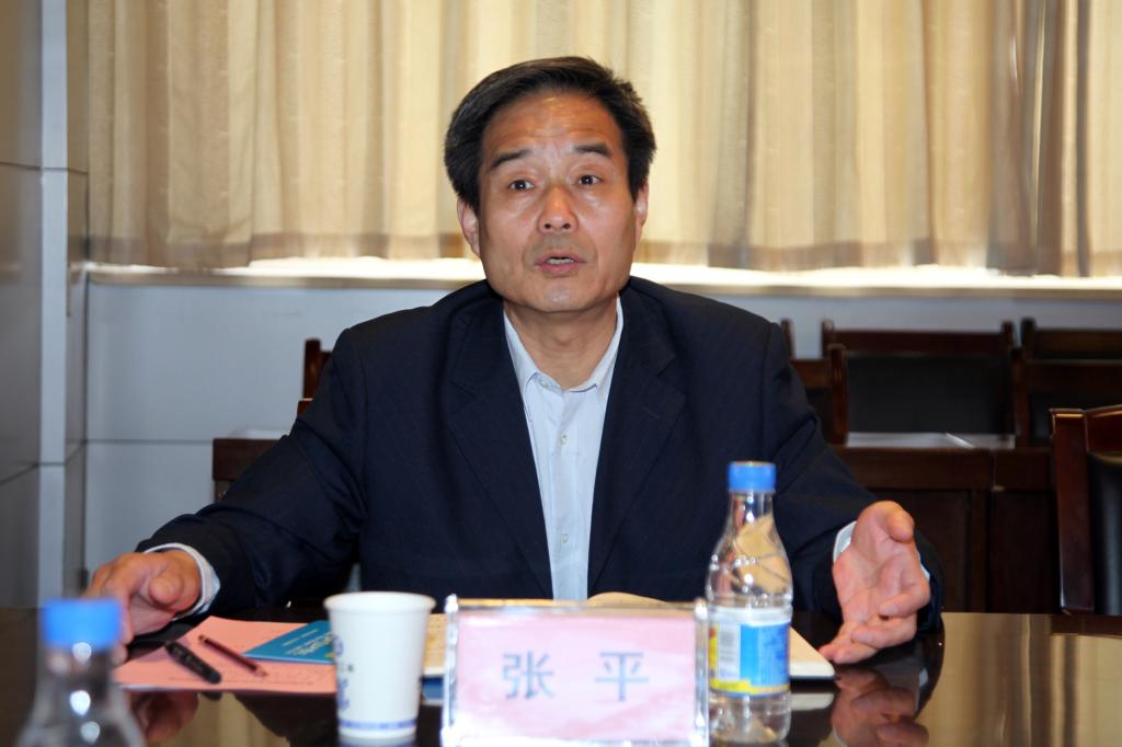 陕西省中华职业教育社副秘书长张平主持会议