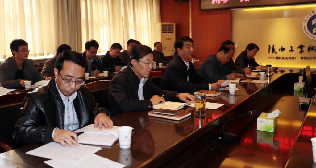 党委中心组成员围绕第三专题进行研讨交流