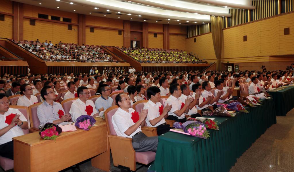 第十届省级教学名师黎炜参会