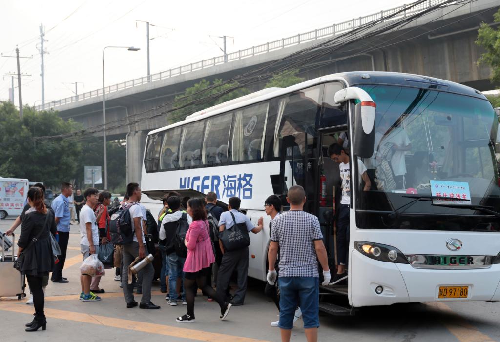 学院专门安排车辆接站