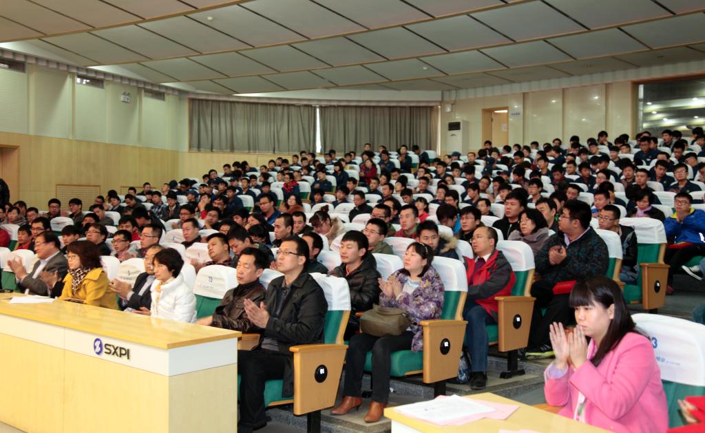 参加五个赛项的全体选手、裁判员及我院机械、电气学院师生代表参加仪式