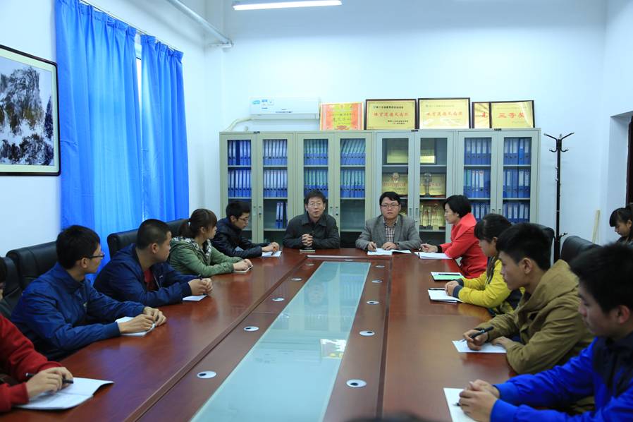 材料工程学院召开期中教学检查学生座谈会