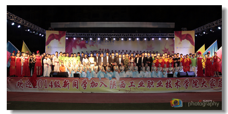 全体演职人员合影